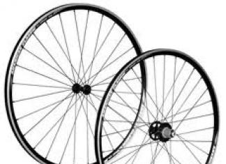 Восьмерка на колесе велосипеда – устраняем самостоятельно Натягивать спицы на заднем колесе